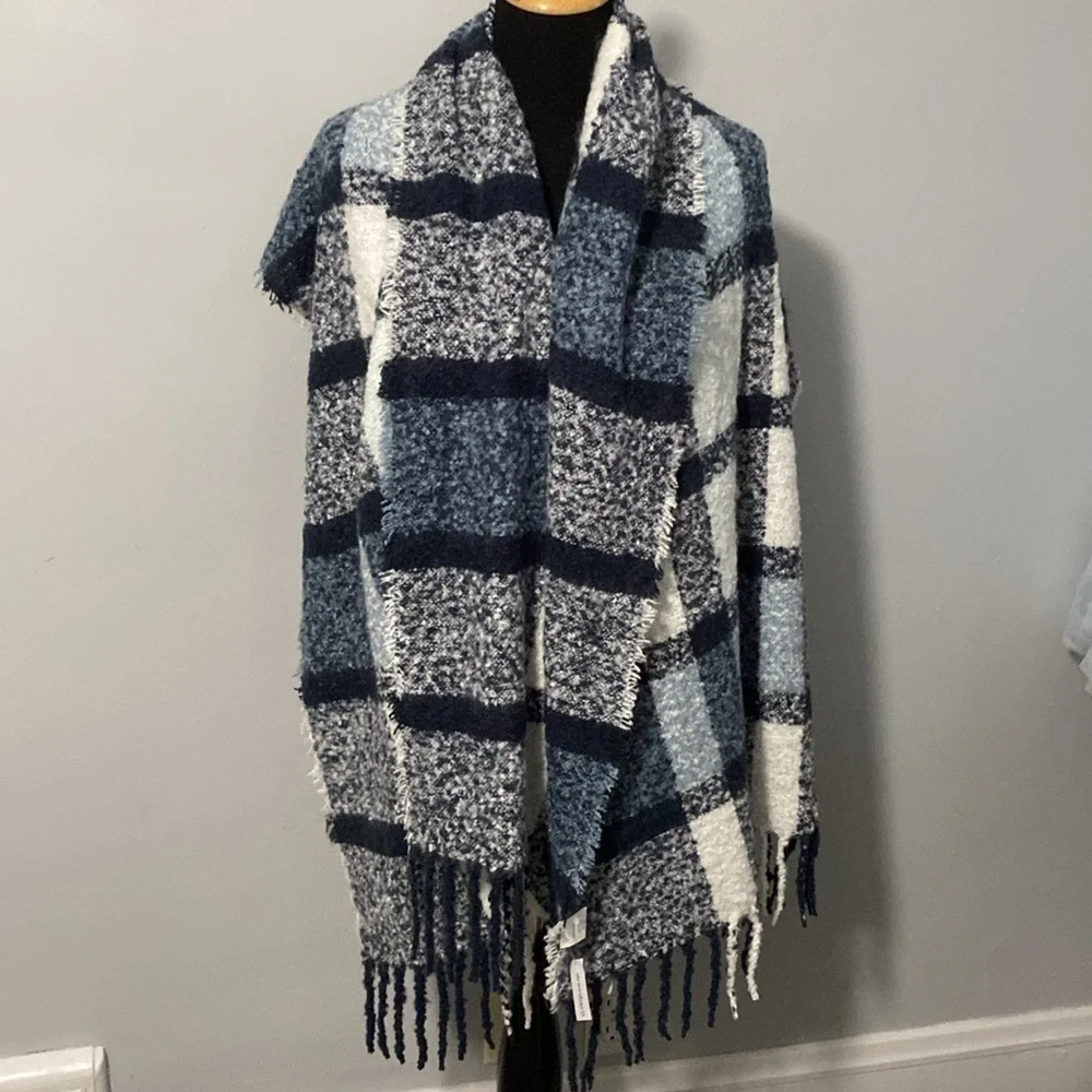 Blanket Scarf Shades of Blue w Fringe NWT